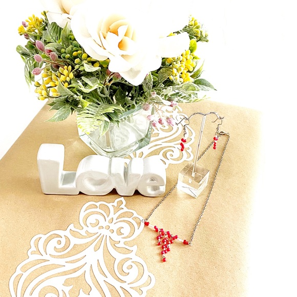 Red & White Tiered Pendant Necklace & Earrings - Picture 5 of 8